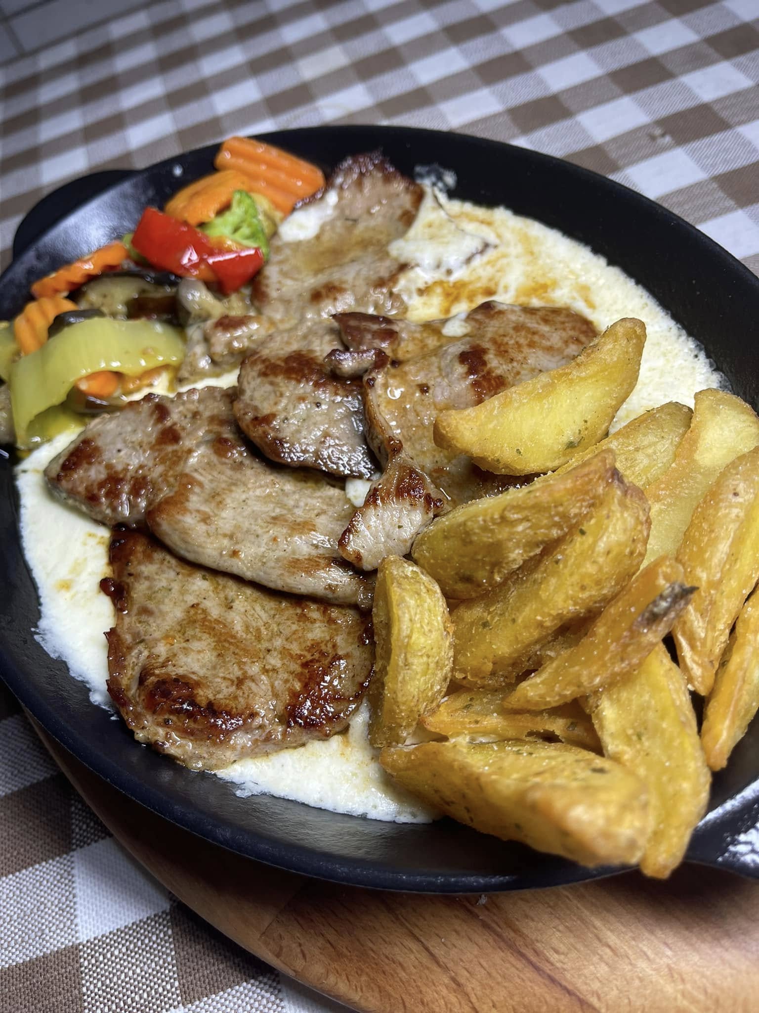 Pjatë nga kuzhina e restorantit Marigona